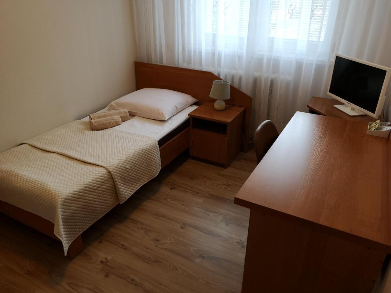 Pokoje Goscinne O-Es-Ha Varsóvia Exterior foto